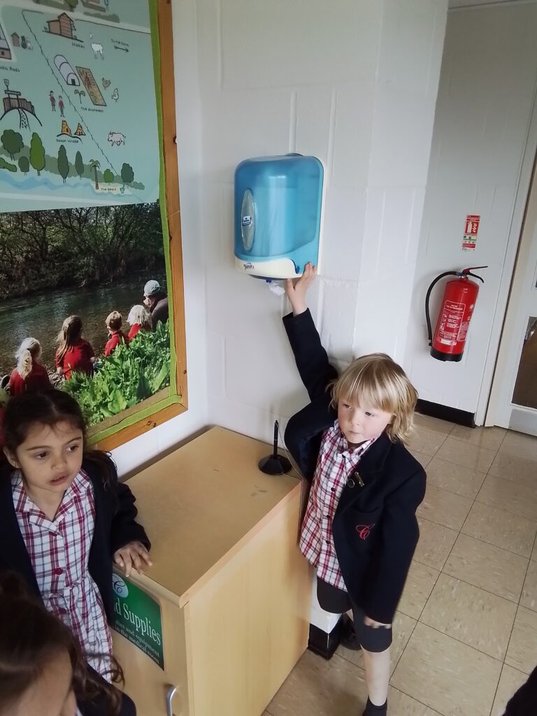 Three Dimensional Shape Detectives!, Copthill School