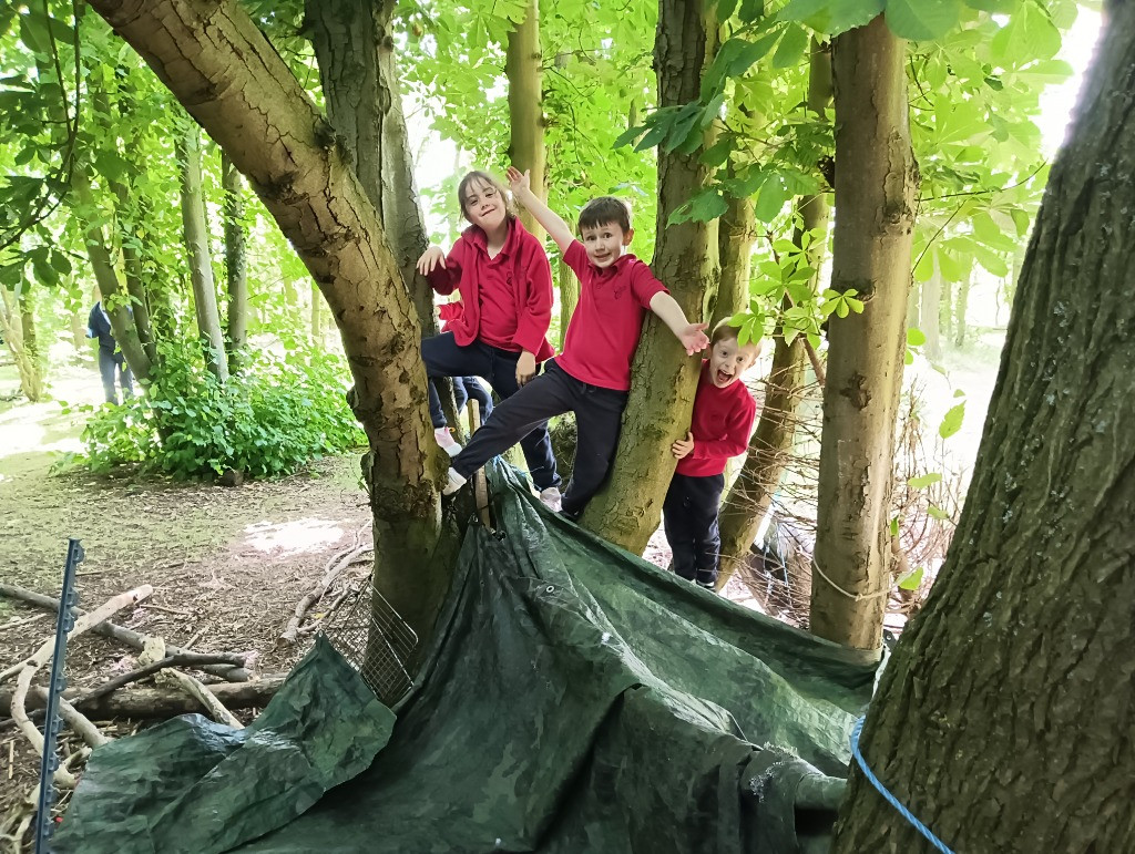 Forest school &#8211; den building and shadow art!, Copthill School